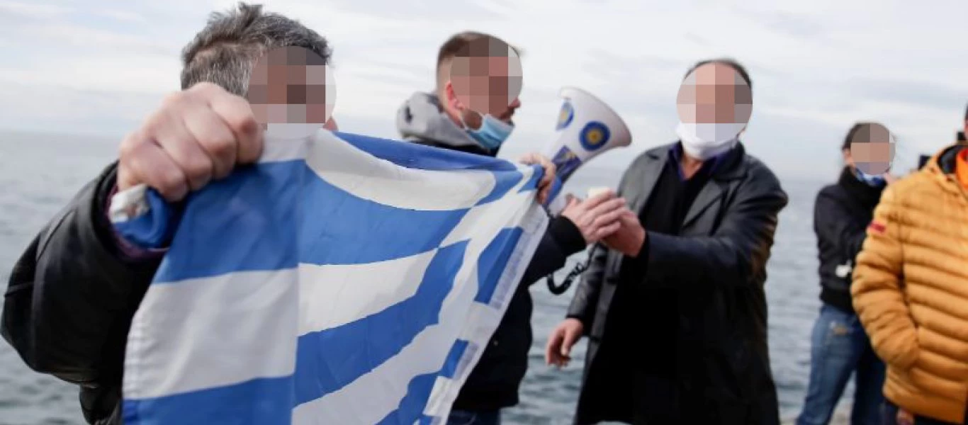 Θεσ/νίκη: Δυνάμεις ασφαλείας επιτέθηκαν σε πιστούς γιατί «τόλμησαν» να αγιάσουν τα ύδατα- Προσαγωγές & πρόστιμα (βίντεο)